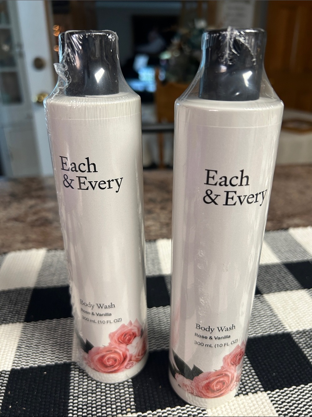 Rose & Vanilla Body Wash - White